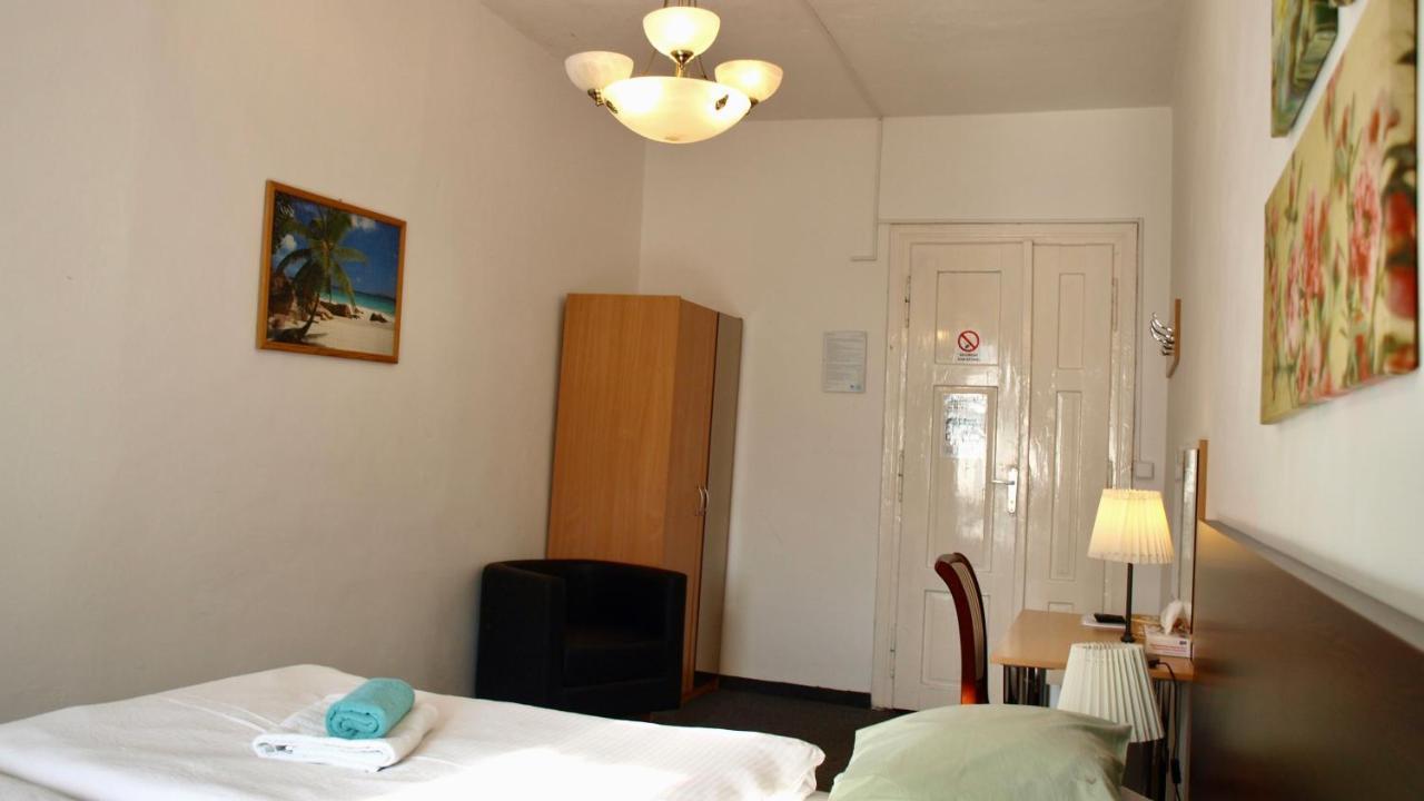 Pension Village Karlovy Vary Exterior photo